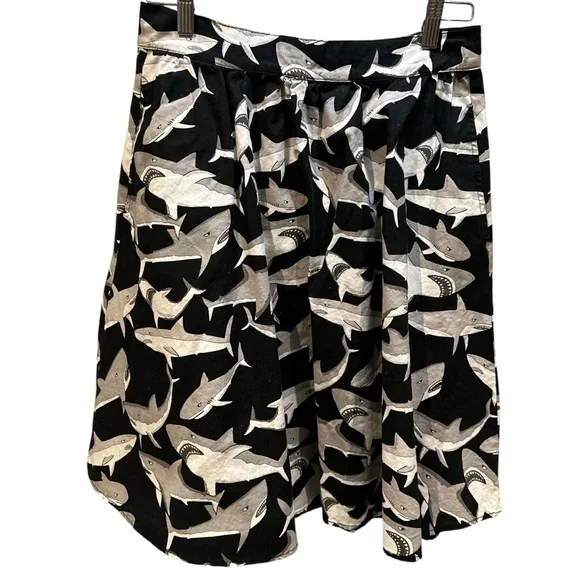 ModCloth Retrolicious | Shark Print Novelty Skirt Black Gray | Medium - Picture 4 of 12